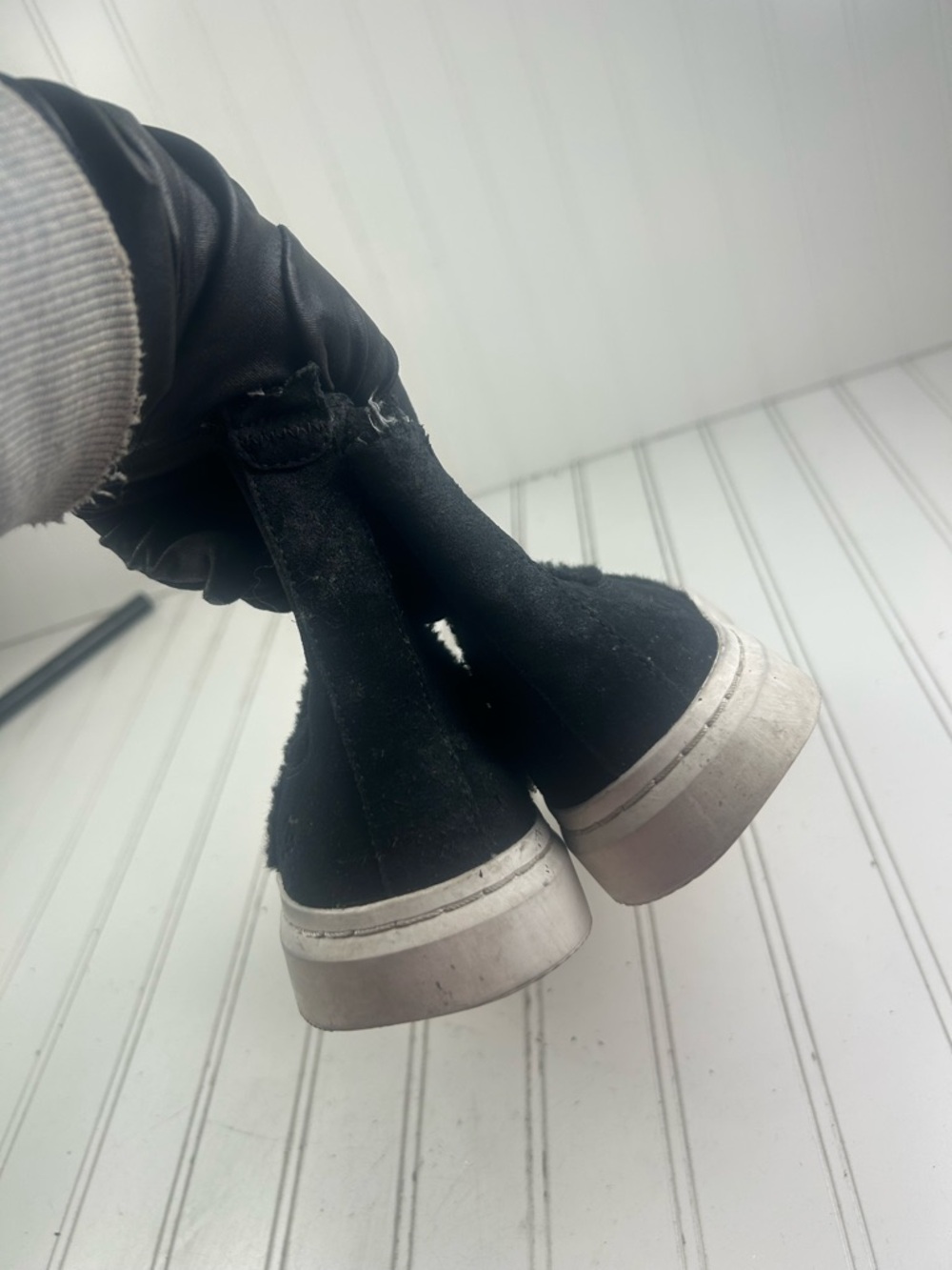 UGG Alameda Chelsea Black Suede Boots Womenโs Size 8 - Picture 4 of 10